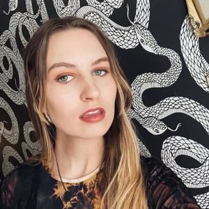 Meet your Posher, Emilee